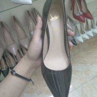 Giày đen Louboutin 9p