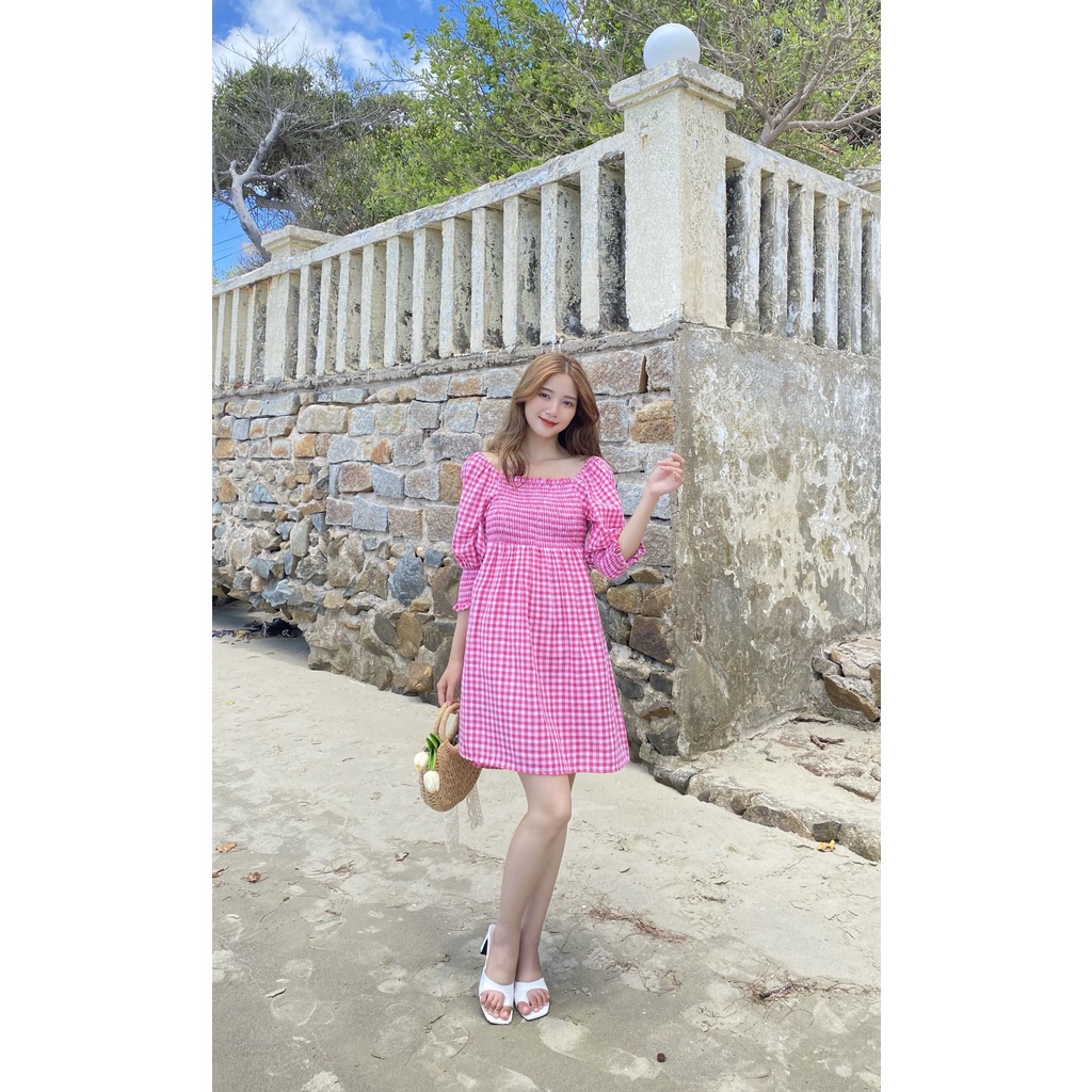 Đầm mocking trễ vai form suông rộng cột nơ sau thời trang GAGO hoạ tiết caro nhí hồng GG3834