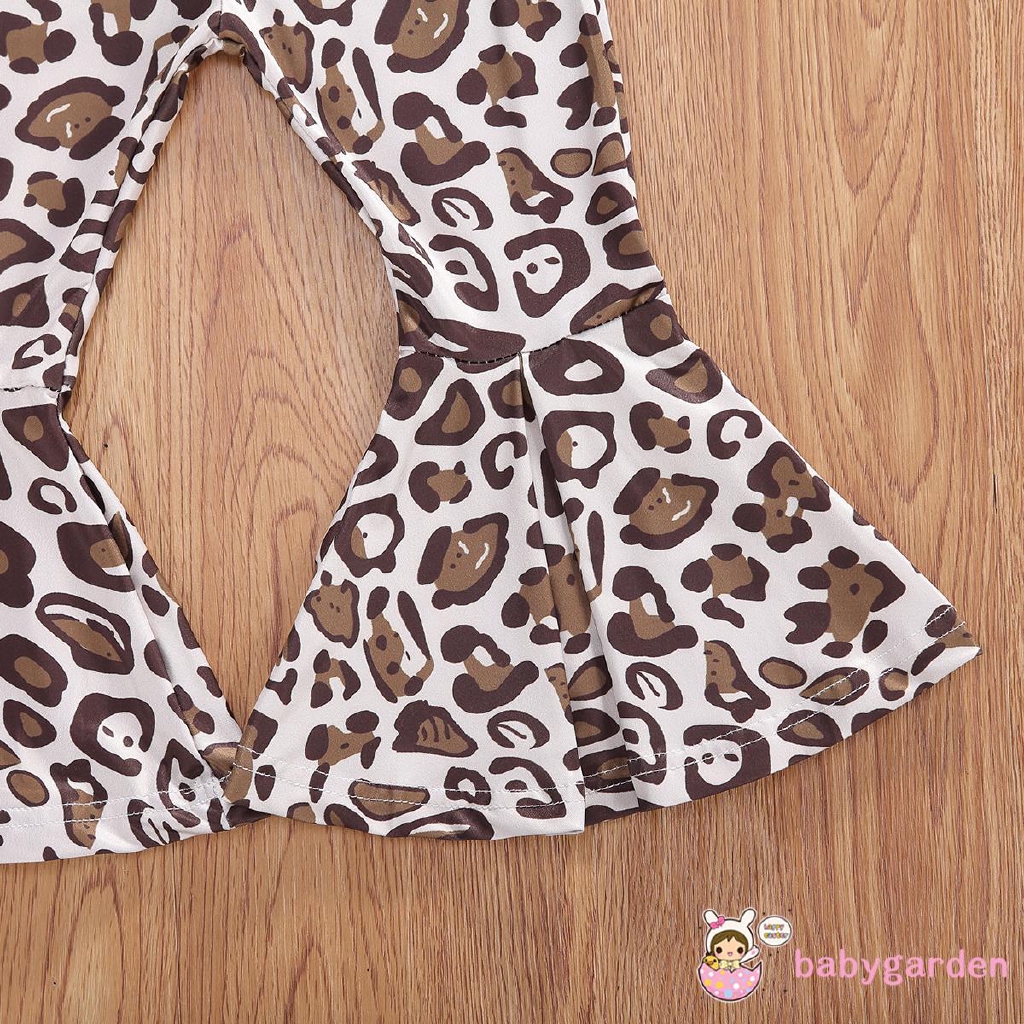 Áo sát nách phối tua rua và quần ống loe cho bé gái