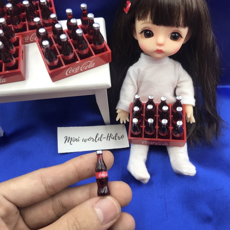 Két chai nước ngọt coca mini tí hon dùng cho trang trí nhà búp bê Barbie, BJD tỉ lệ 1/12, 1/8. Dollhouse, miniature