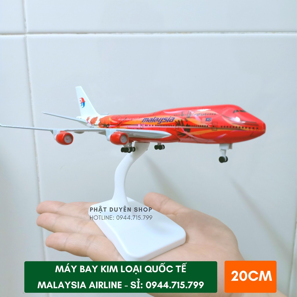 Sưu tập Mô Hình Máy Bay (20cm + Bánh xe + Đế trưng bày) Hợp Kim Máy Bay Airbus Boeing B747 Malaysia Hoa Đỏ
