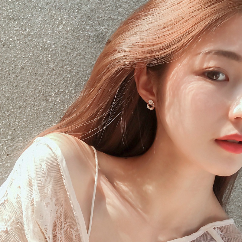 Bông Tai Hình Hoa Và Bướm Đính Ngọc Trai Phong Cách Hàn Quốc