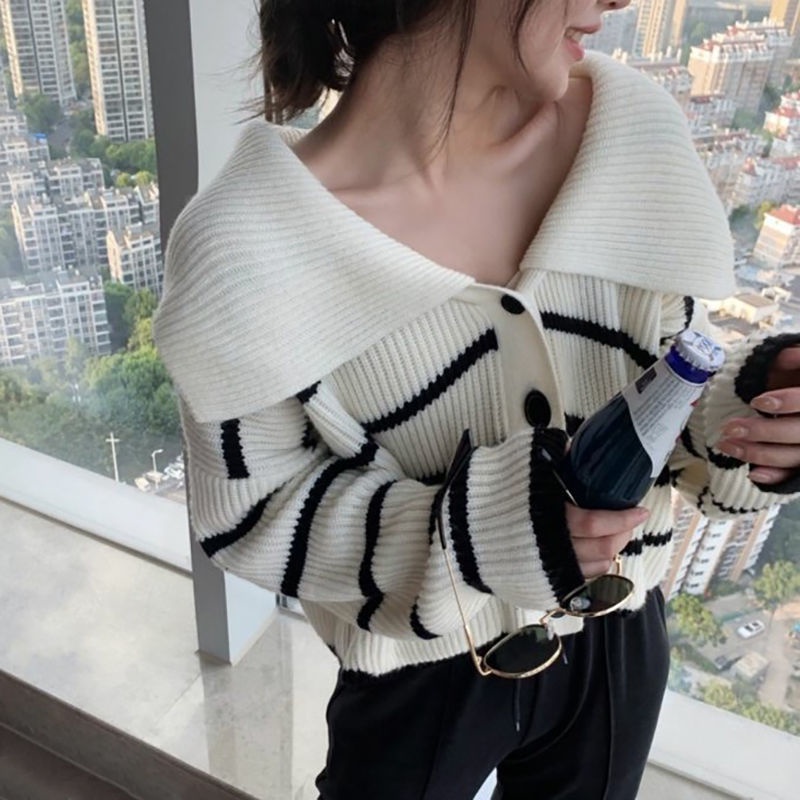 Áo Khoác Sweater Cổ Bẻ Phối Sọc Trắng Đen Phong Cách Nhật Bản Cho Nữ
