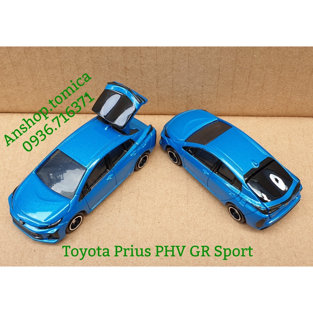 Mô hình siêu xe Toyota Prius màu xanh mở được cốp sau tomica Nhật Bản