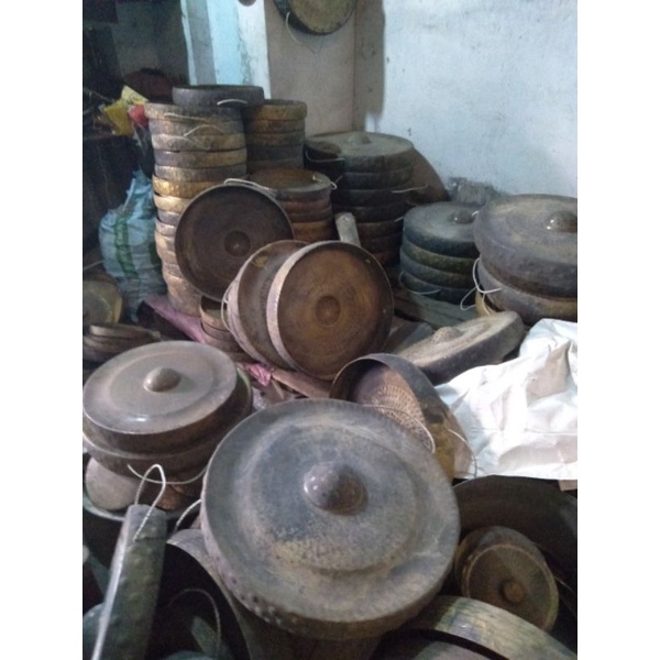 Chiêng đồng màu đen đk 40cm.