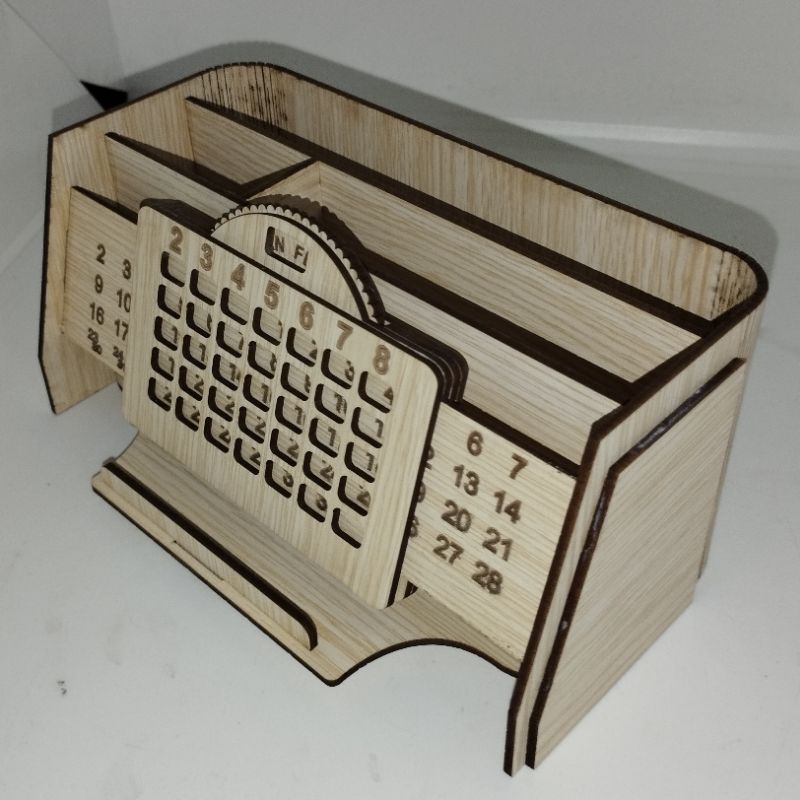 KỆ ĐỰNG BÚT ĐỂ BÀN - KHẮC TÊN MIỄN PHÍ THEO YÊU CẦU