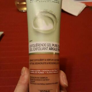 Sữa rửa mặt kết hợp massge đất sét L'oreal