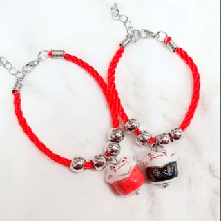 Vòng tay dây đỏ mèo sứ may mắn. 30k
