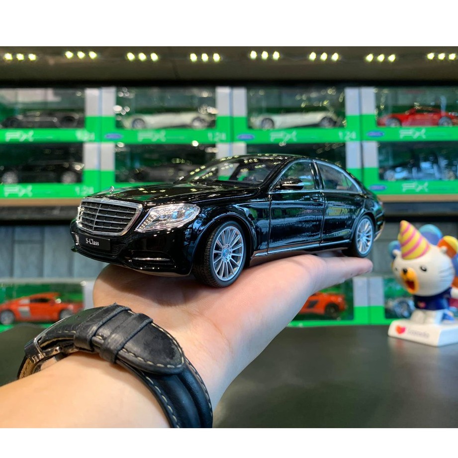 Mô hình xe Sắt Mercedes-Benz S500 Welly FX tỉ lệ 1:24 màu đen