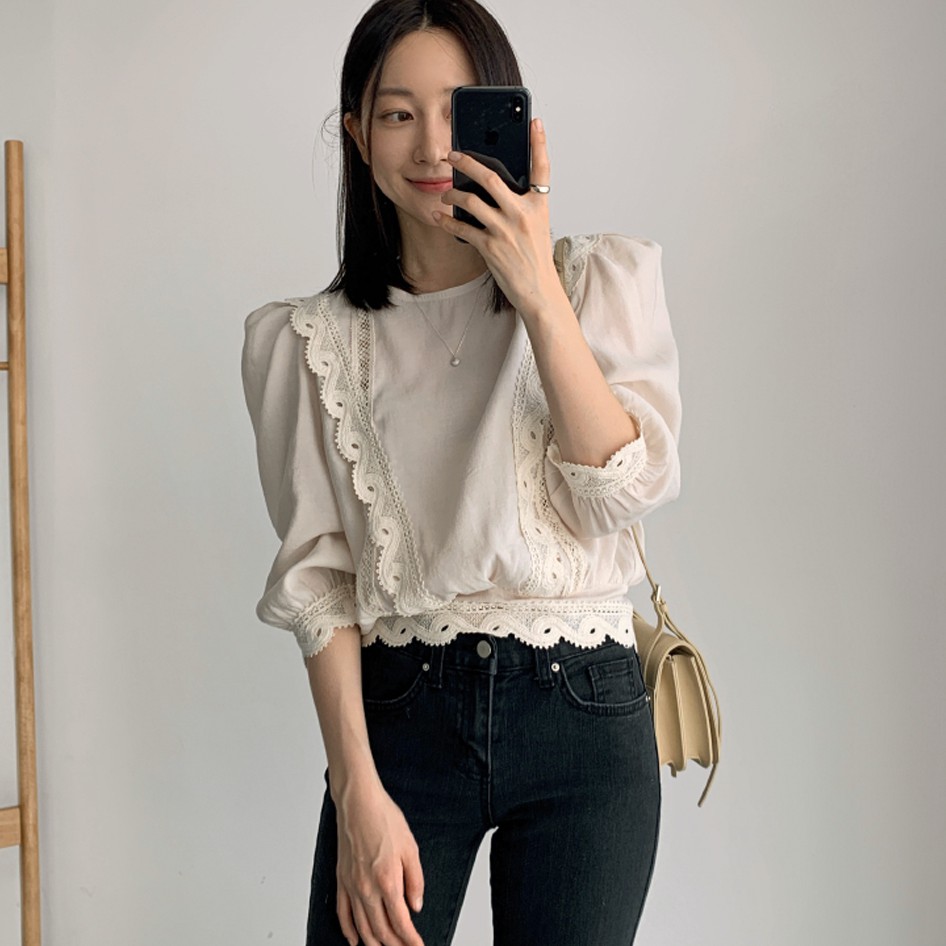 Áo Thun Tay Dài Cổ Tròn Phối Ren Hoa 33464