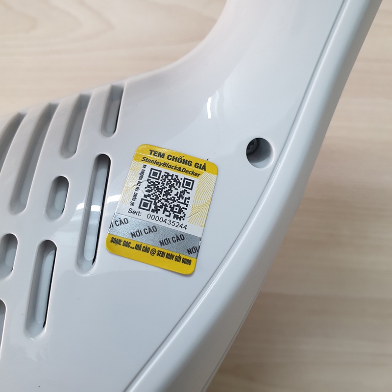 Máy Hút Bụi Cầm Tay Dùng Pin Black & Decker NVB115J-B1