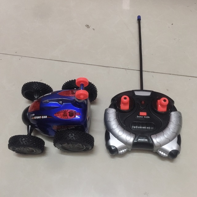 Siêu xe điều khiển Nhào lộn 360 độ