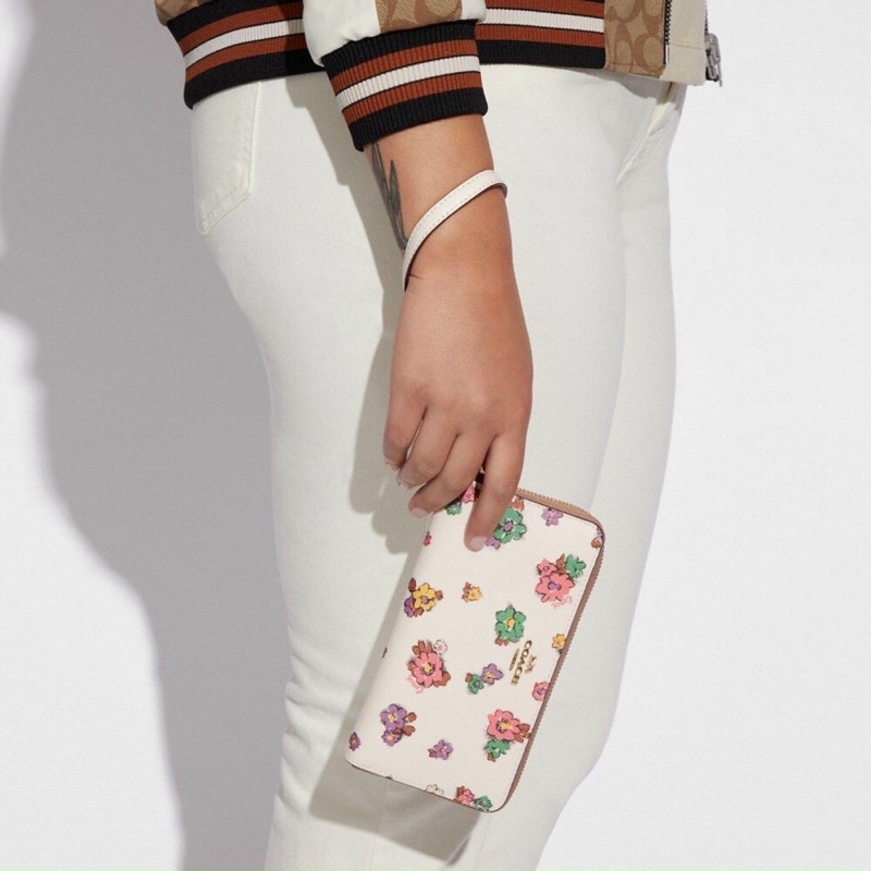 VÍ COACH LONG ZIP C9957