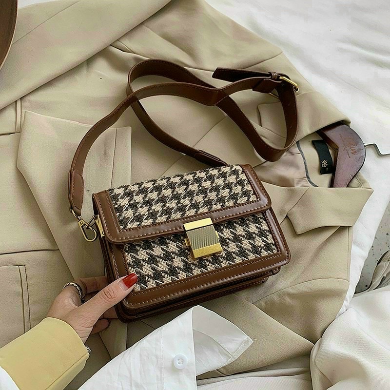 Túi Xách Nữ Khoá Vuông Hoạ Tiết Kẻ