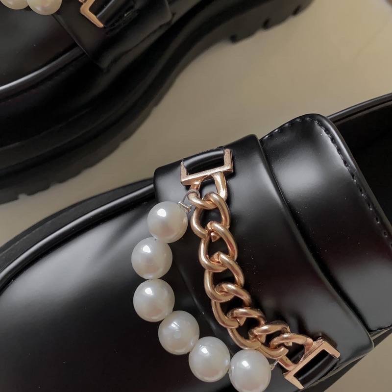 Giày da đính ngọc