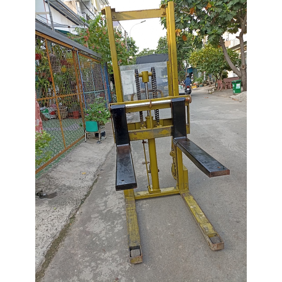 Xe nâng tay cao cũ nhật tải trọng 1 tấn nâng cao 1m6