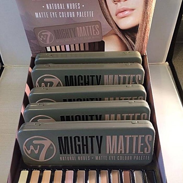 Phấn mắt 12 ô w7 mighty mattes