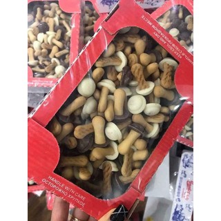 Hộp bánh nấm Nga socola 300g hạn dùng 12 tháng.