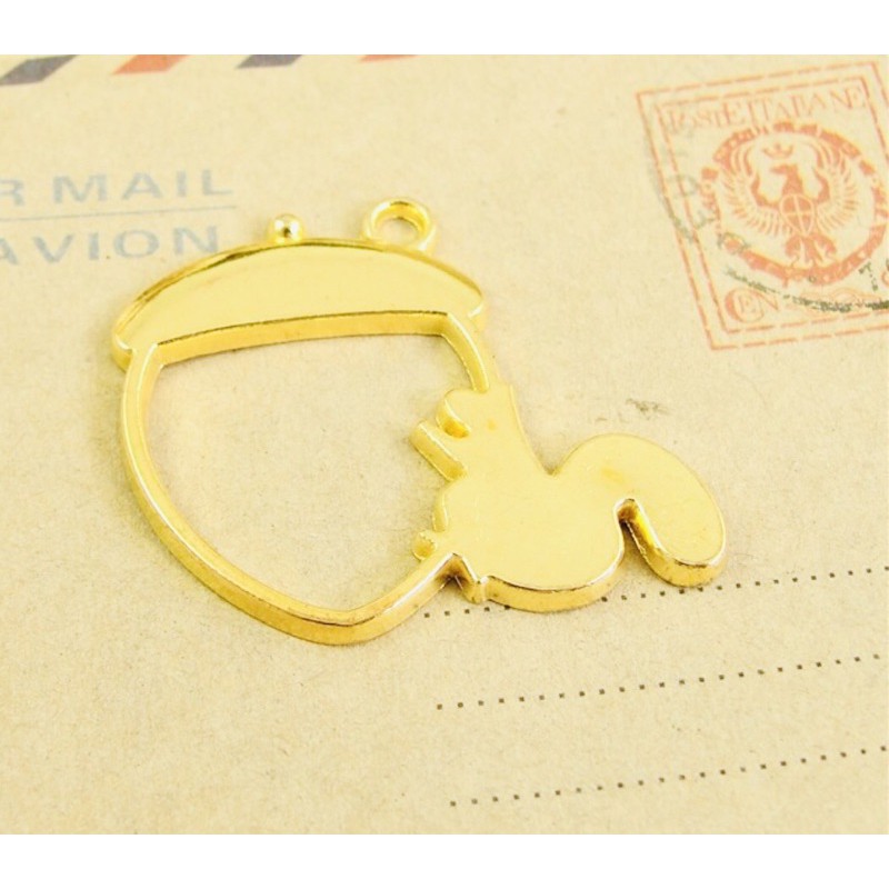 Khuôn móc khóa resin hình quả sồi vàng