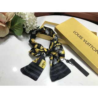 Khăn lụa thắt nơ xinh đẹp xuất sắc