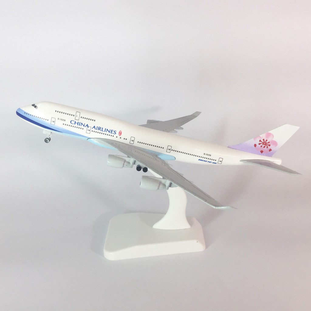 Mô hình máy bay boeing 747 kim loại kích thước ~20cm dùng để trưng bày, trang trí, quà tặng, sưu tập được sơn tĩnh điện