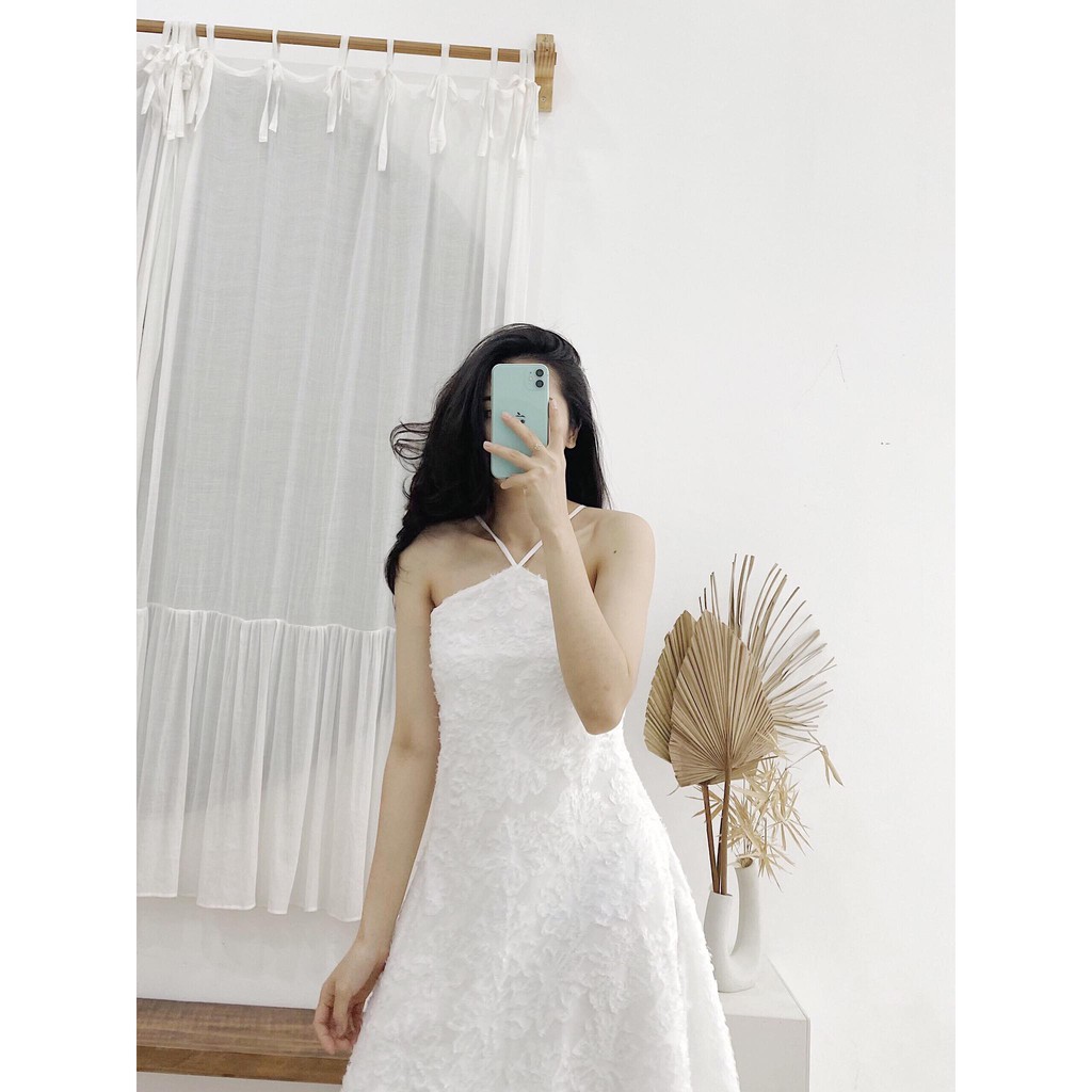 YU CHERRY | Đầm voan hai dây kiểu cổ yếm chất vải voan đính lông vũ Wings Dress YD130
