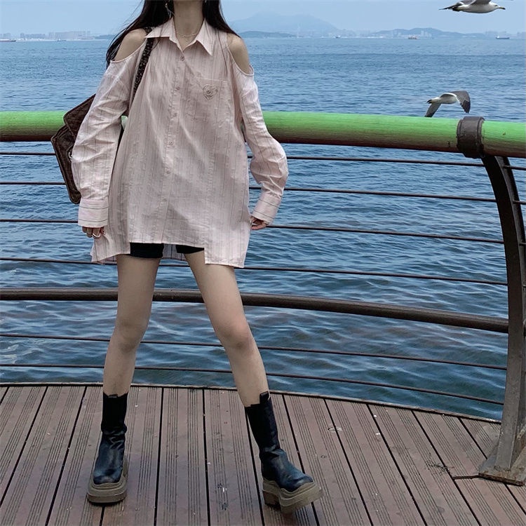 Áo Sơ Mi Kẻ Sọc Hở Vai Đính Nơ Xinh Xắn Cho Nữ