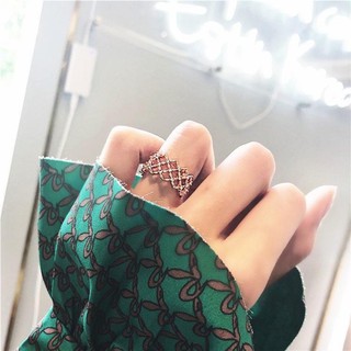 Nhẫn màu bạc cá tính