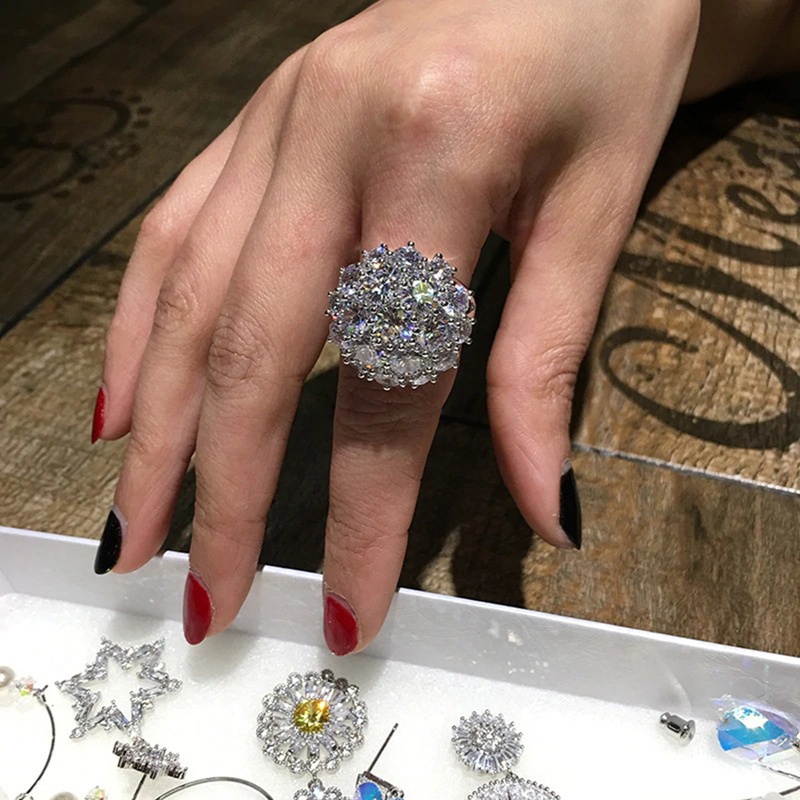 Nhẫn đính đá zircon hình tròn lớn lấp lánh sang trọng dành cho nữ