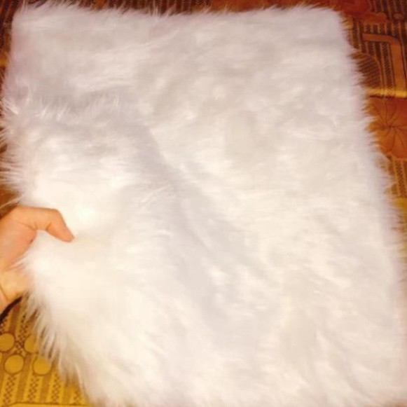 Thảm lông trắng size to chụp ảnh mẫu( kích thước 50x40cm) .