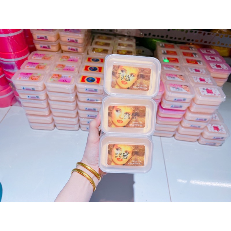 kem trắng da young one cốt xù hộp vuông 100g