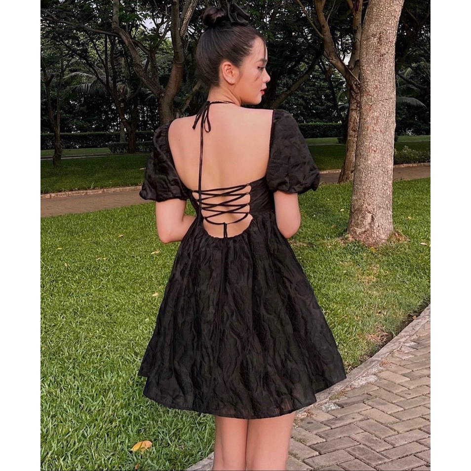 Đầm Đen Gấm Hoa Nổi 💖DEMISS💖 Váy Đen Dây Yếm Đan Lưng Cực Sang Chảnh - V-Đen-78