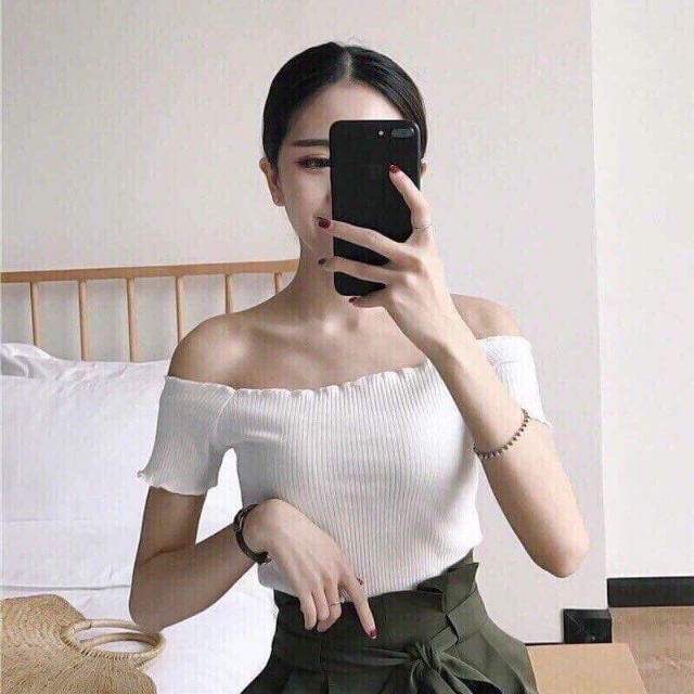 Áo trễ vai thun gân tay ngắn croptop lai viền sóng ôm body phong cách gợi cảm cá tính