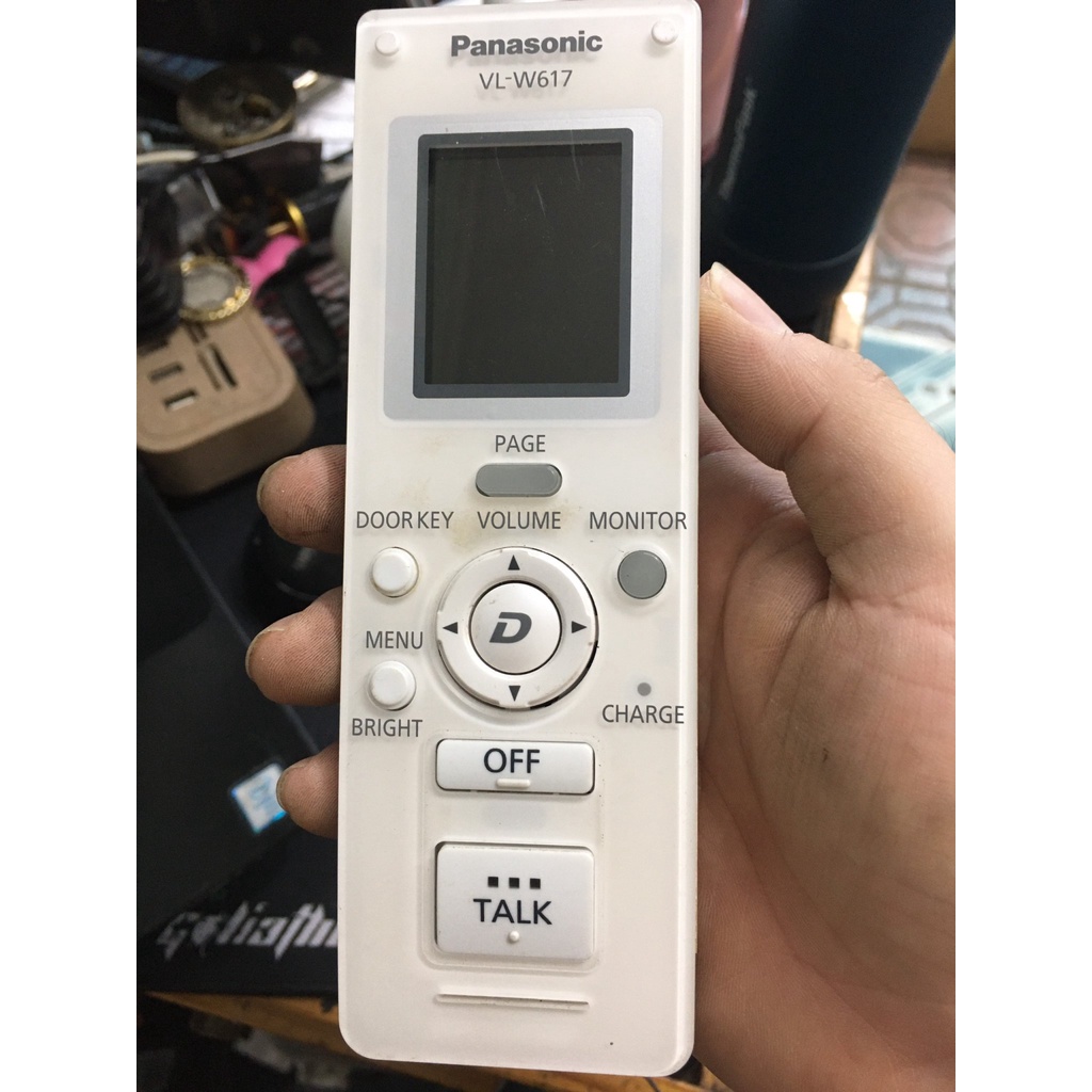 QUA SỬ DỤNG, KHÔNG ĐỐC SẠC  Màn hình tay cầm phụ không dây VL-W617VN
