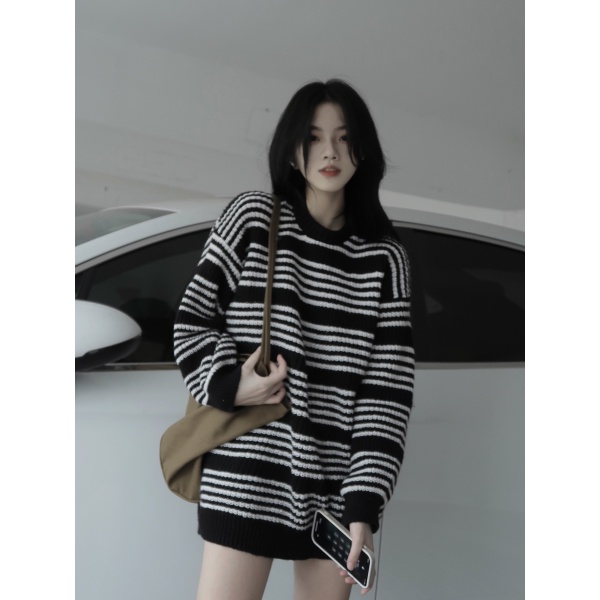 Áo len form rộng họa tiết kẻ sọc phong cách retro