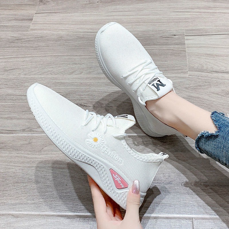 (Có 2 Màu) Giày thể thao nữ sneakers - Fashion cúc Chữ M thoáng khí