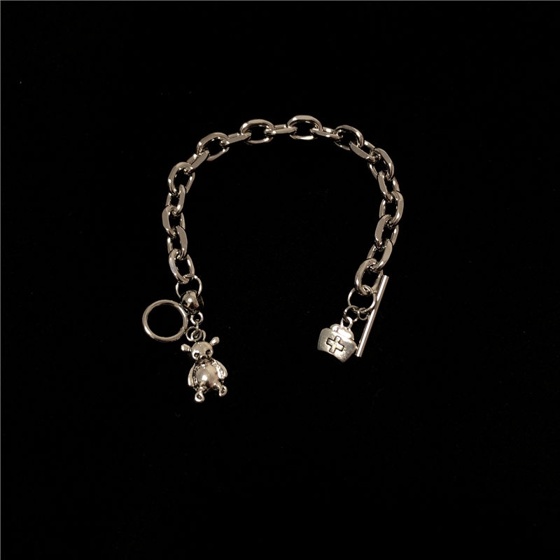 Vòng tay mặt hình gấu và mũ y tá thời trang cá tính 22208