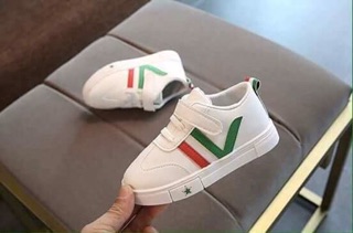 COMBO GIÀY THỂ THAO VÀ TẤT CHO BÉ