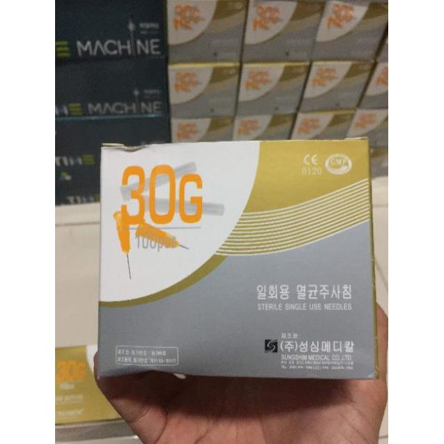 01 hộp Kim 30G-4mm SUNGSHIM, sản phẩm không thể thiếu trong quá trình chăm sóc sắc đẹp ở các spa và viện thẩm mỹ.