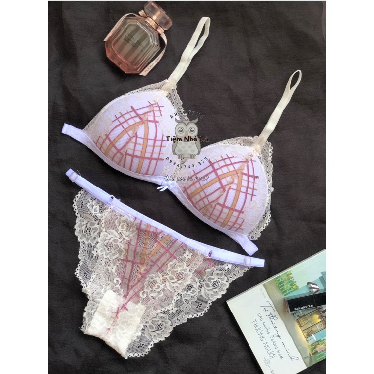 Set bra thiết kế sexy, Đồ lót nữ màu trắng sọc đỏ gợi cảm ôm ngực nguyên set gồm áo + quần | BigBuy360 - bigbuy360.vn