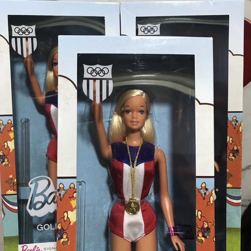 Búp bê cổ điển Vintage Barbie 1975 Gold Medal Doll Reproduction with Doll Stand And Certificate Of Authenticity