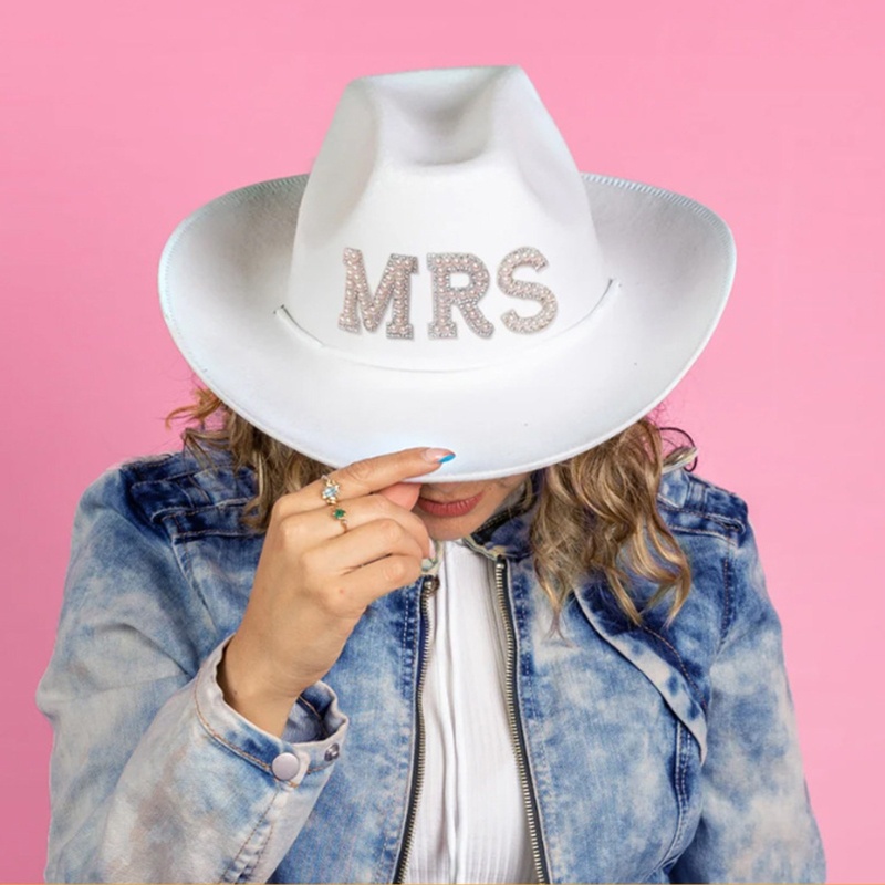 Mũ Cao Bồi In Chữ ONERI Mrs Cowgirl Cho Cô Dâu