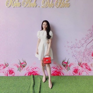 Váy xoè trắng