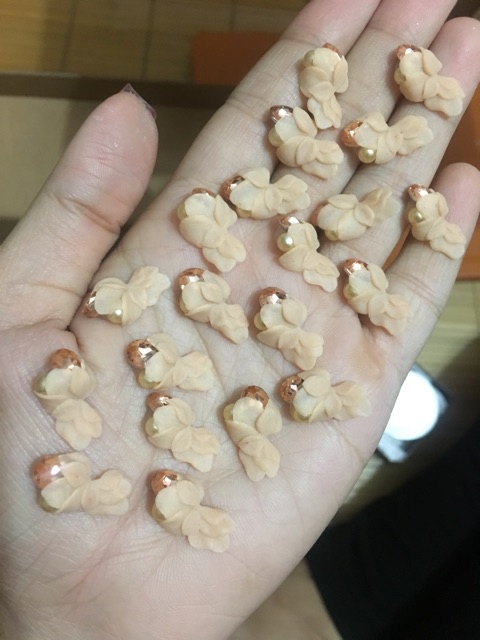 Hoa ngậm đá khối đang hot lắm ah | BigBuy360 - bigbuy360.vn