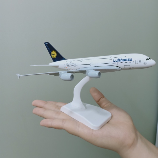 [ishop268] ⚡️[giá sỉ] Mô hình máy bay 20cm kim loại hãng Lufthansa airline + Đế chưng bày đẹp - Mua hàng an tâm