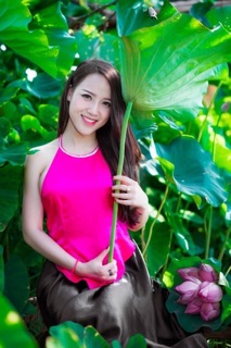 Yếm đào nữ