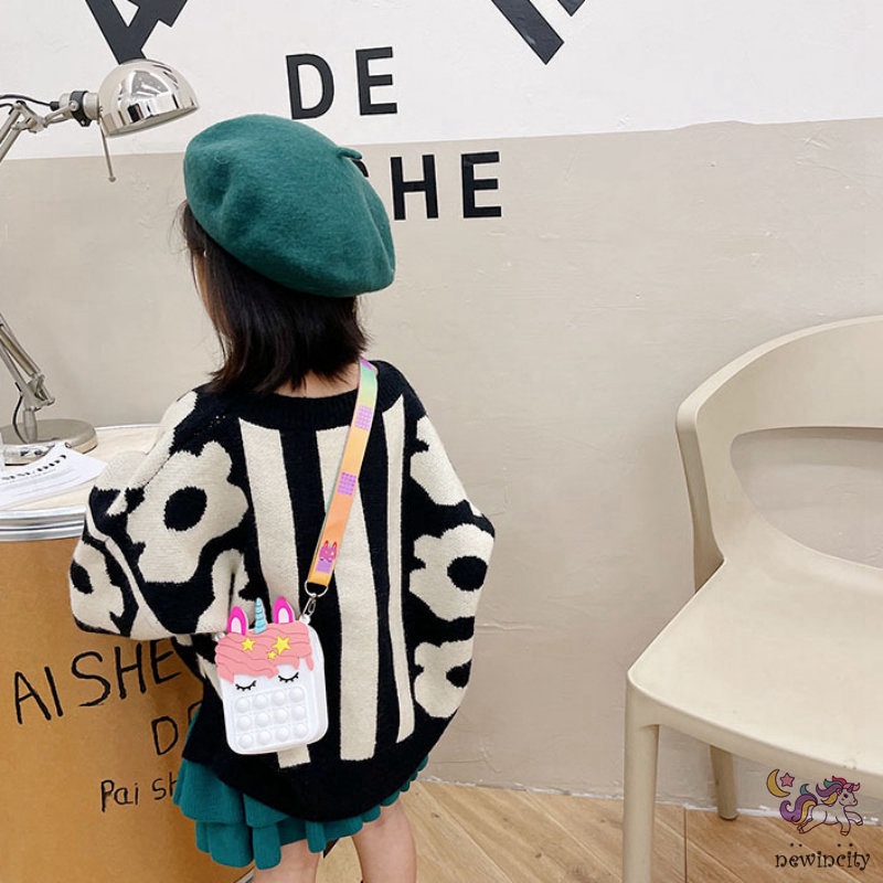 Túi đeo chéo thiết kế kỳ lân hoạt hình kiểu đồ chơi nhấn bóng khí pop it silicone đáng yêu dành cho bé gái