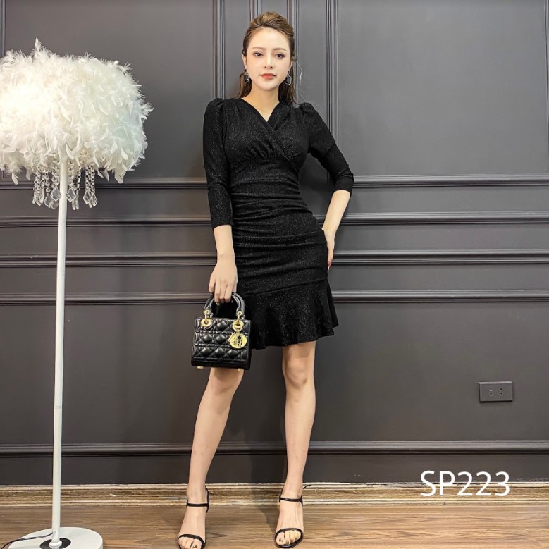 CRYS Váy đuôi cá cổ V tôn dáng, đầm dự tiệc body quyến rũ SP223 | BigBuy360 - bigbuy360.vn