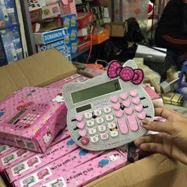 Máy tính kitty về sẵn hàng. Kiểu dáng đẹp thời trang giúp con yêu thích thú mỗi khi học bài. Chữ số to dễ tính toán nhé.