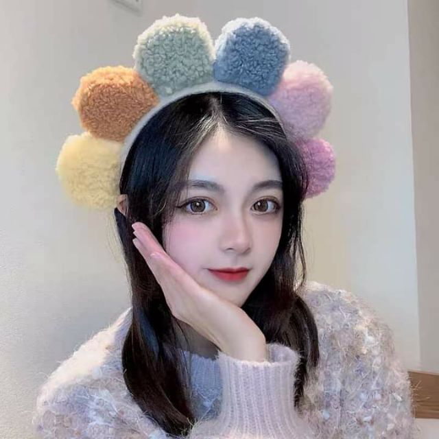 Bờm bông hoa cài tóc Ngu Thư Hân trong Thanh xuân có bạn 2